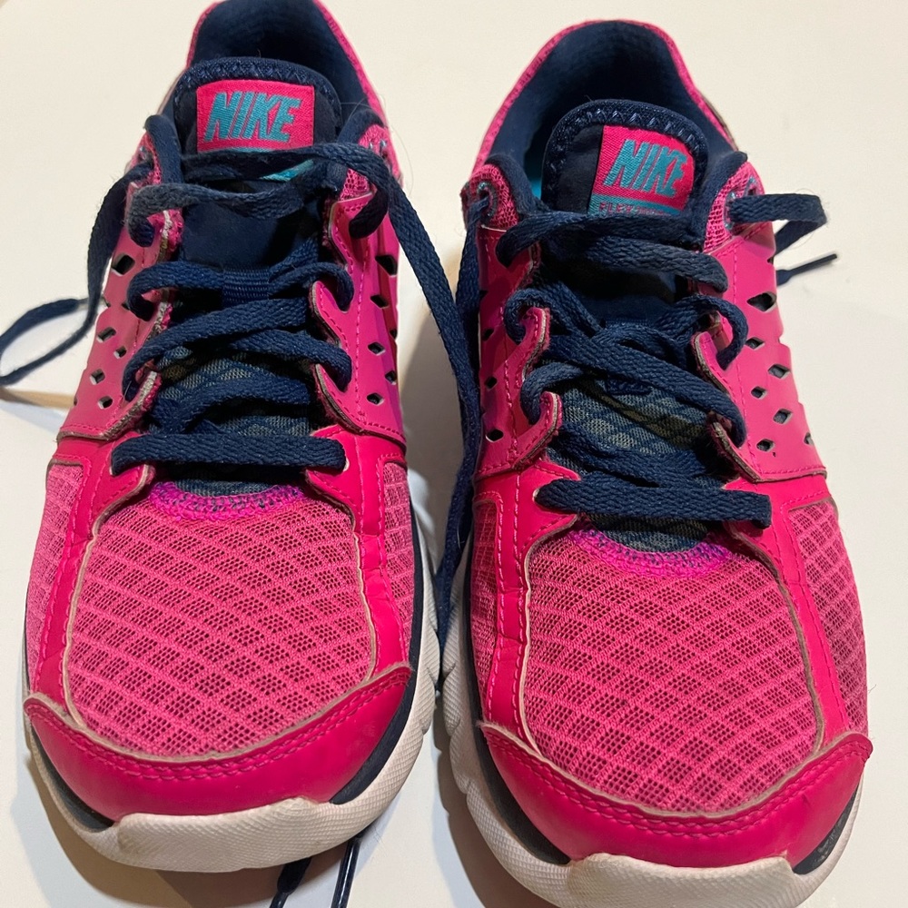 NIKE Women's Running Sneaker Fitsole Shoes Pink Sky Blue Navy women's size 6